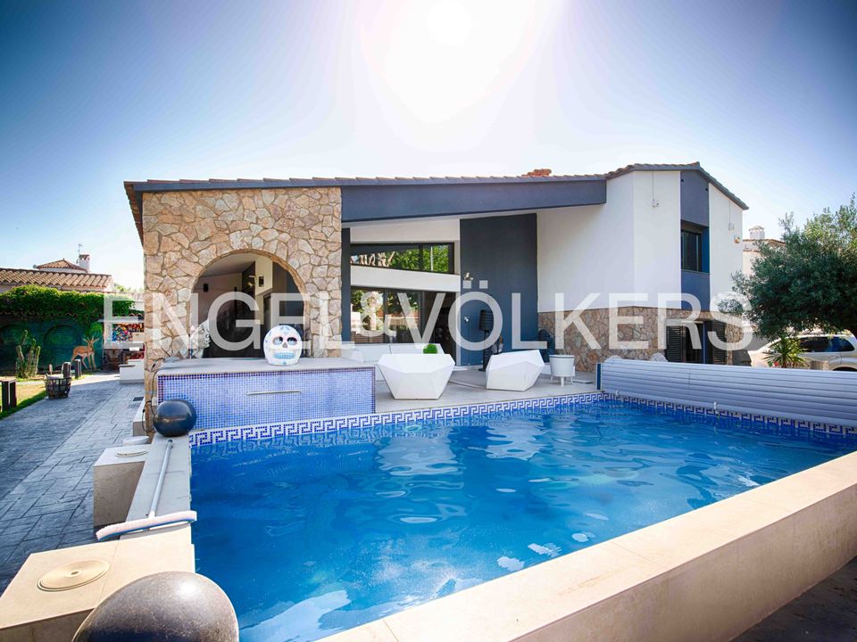 Villa a Empuriabrava, Gerona - foto 1