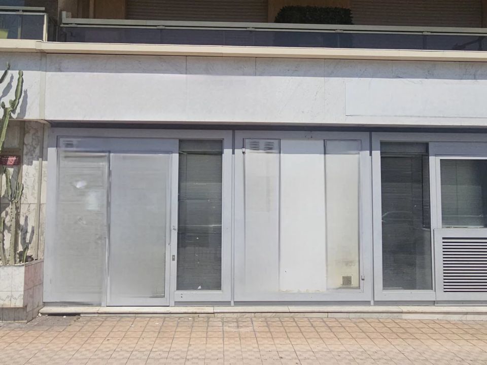 L'establiment comercial a Menton, Alpes-Maritimes - foto 1