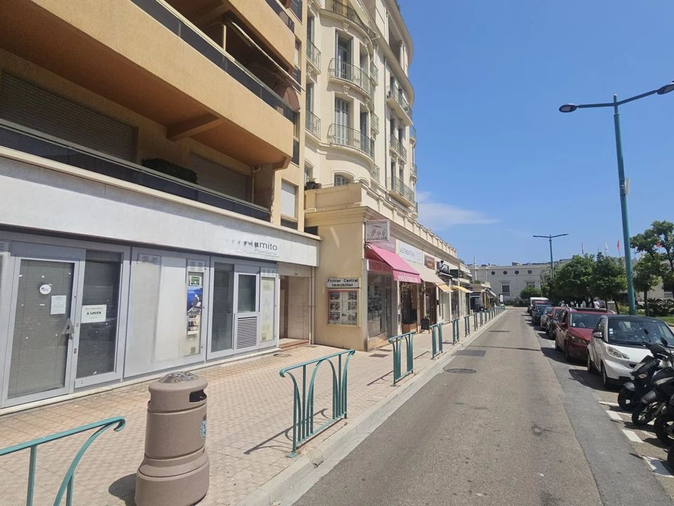 L'establiment comercial a Menton, Alpes-Maritimes - foto 2