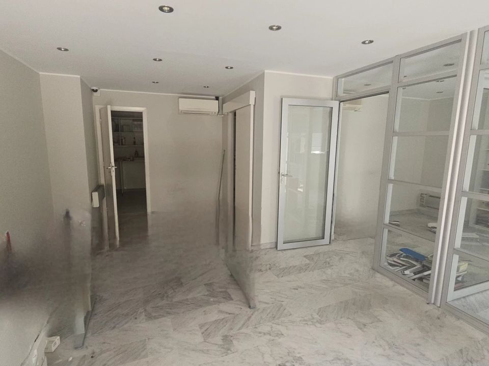 L'establiment comercial a Menton, Alpes-Maritimes - foto 3