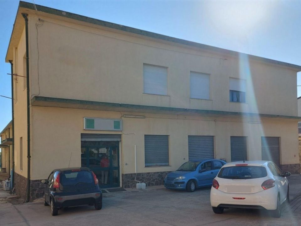 Erhvervsejendom i Serrenti, Cagliari - foto 1