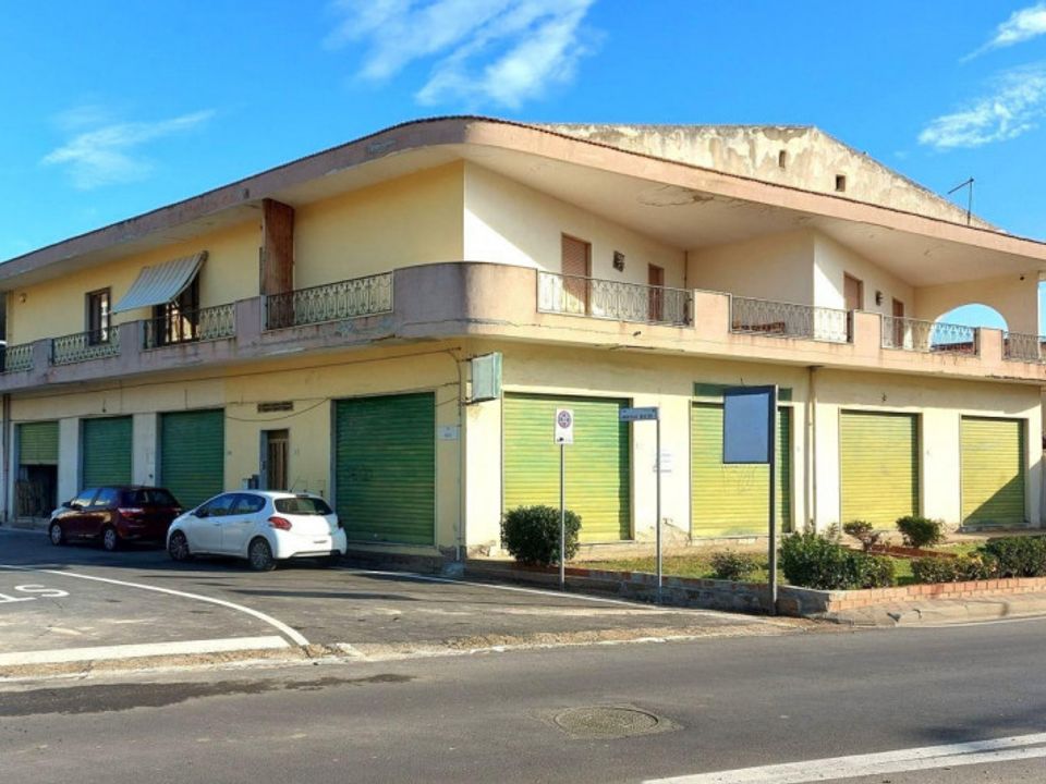Erhvervsejendom i Capoterra, Cagliari - foto 1
