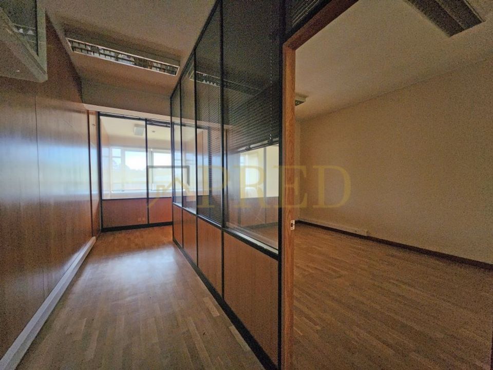 Erhvervsejendom i Pedroso, Porto - foto 3