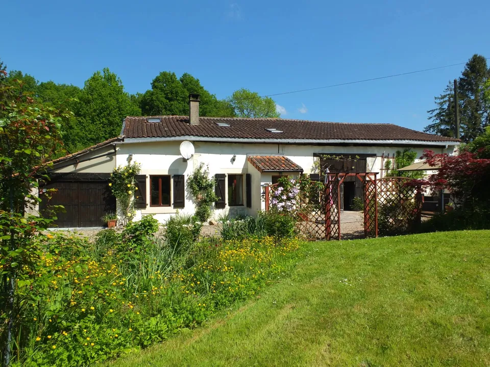 Landsbyhus i Montemboeuf, Charente - foto 1
