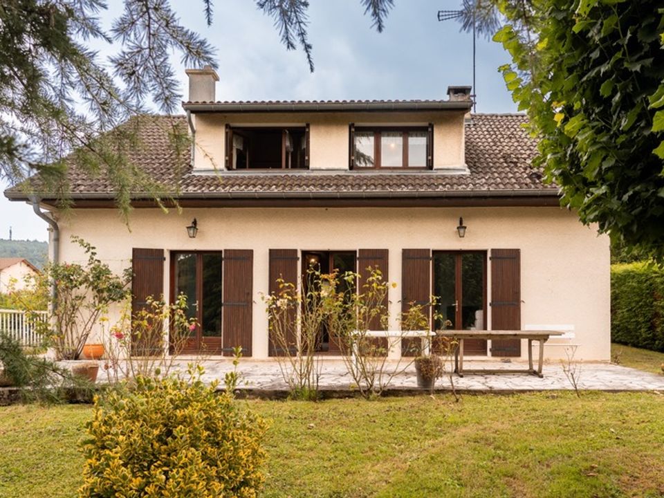 Villa i La Roche-Vineuse, Saone-et-Loire - foto 1