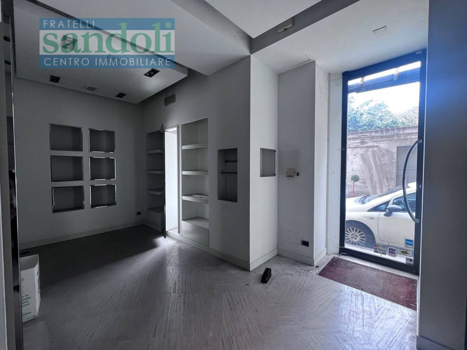 L'establiment comercial a Vercelli, Vercelli - foto 1