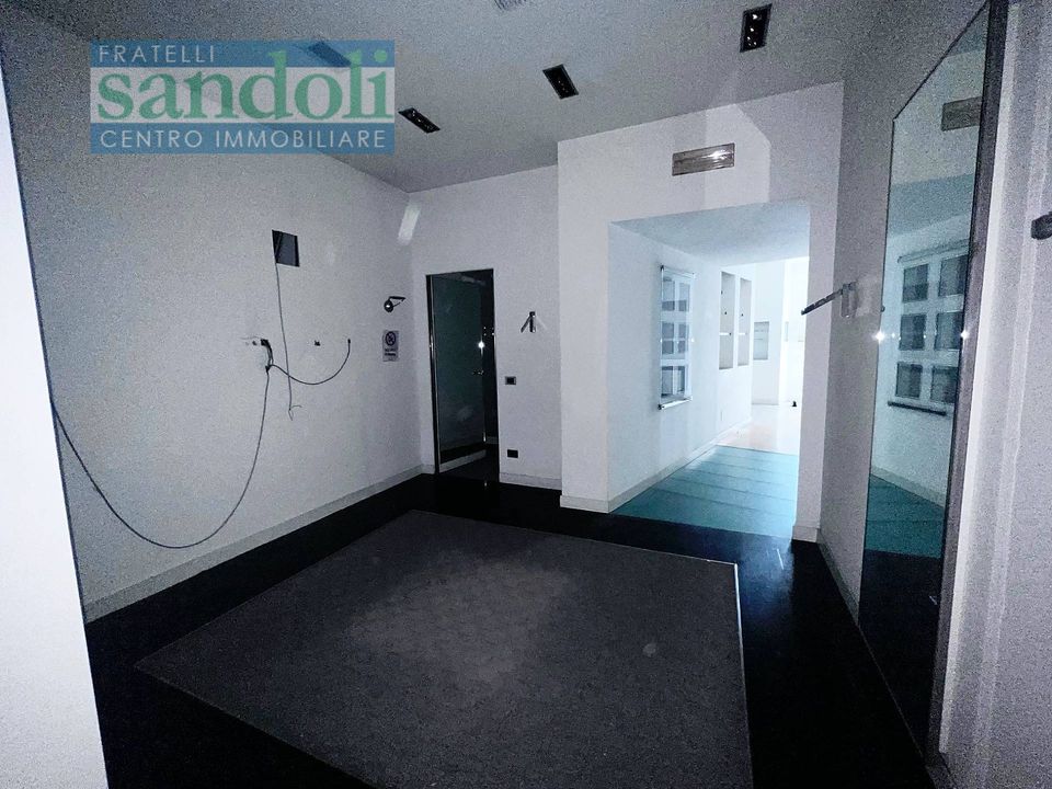 L'establiment comercial a Vercelli, Vercelli - foto 3