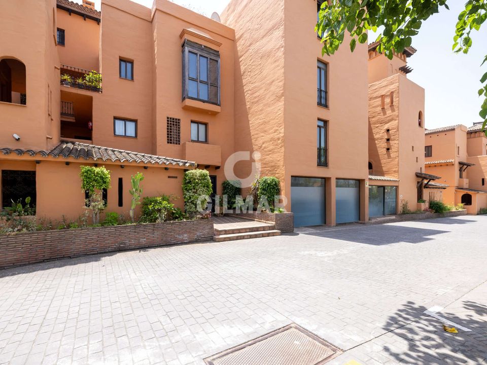 Erhvervsejendom i El Paraiso, Malaga - foto 3