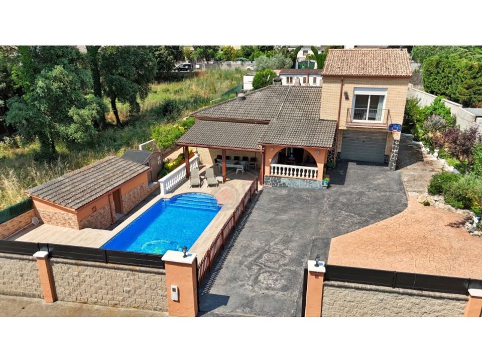 Villa a Vidreres, Gerona - foto 1