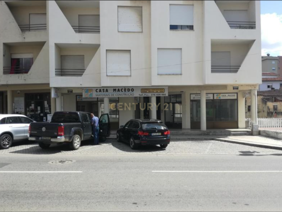Erhvervsejendom i Macedo de Cavaleiros, Braganca - foto 1