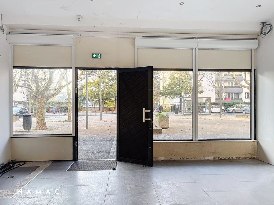 Erhvervsejendom i Sainte-Foy-les-Lyon, Rhone - foto 2