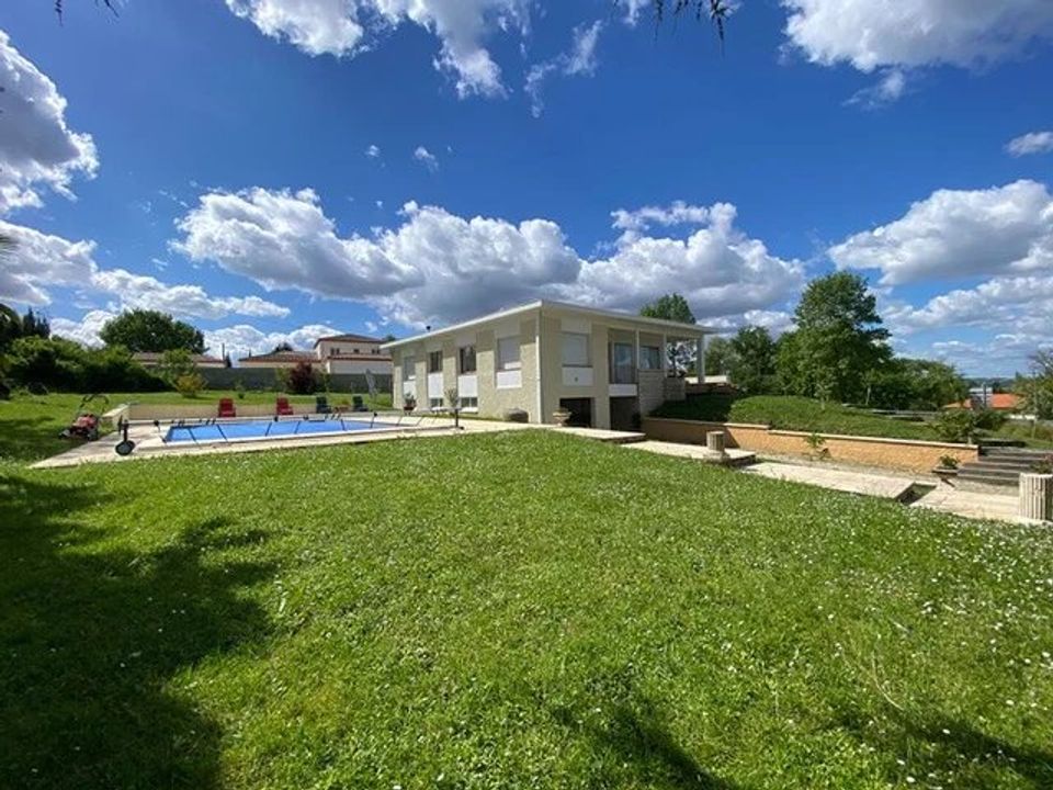 Villa i Sainte-Livrade-sur-Lot, Lot-et-Garonne - foto 1