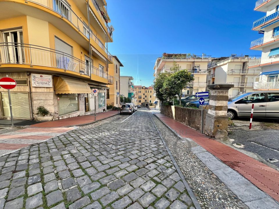 Erhvervsejendom i Ospedaletti, Imperia - foto 1