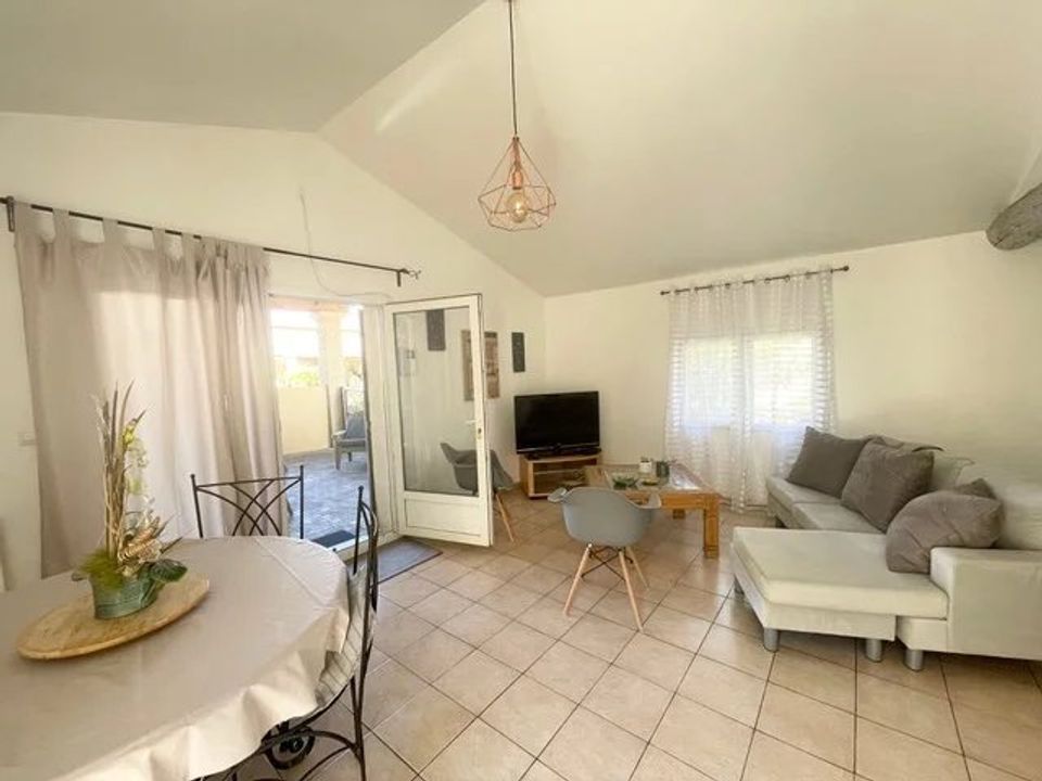 Villa in Taillades, Vaucluse - photo 3