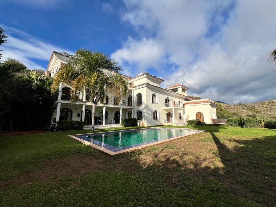 Villa i El Paraiso, Malaga - foto 1