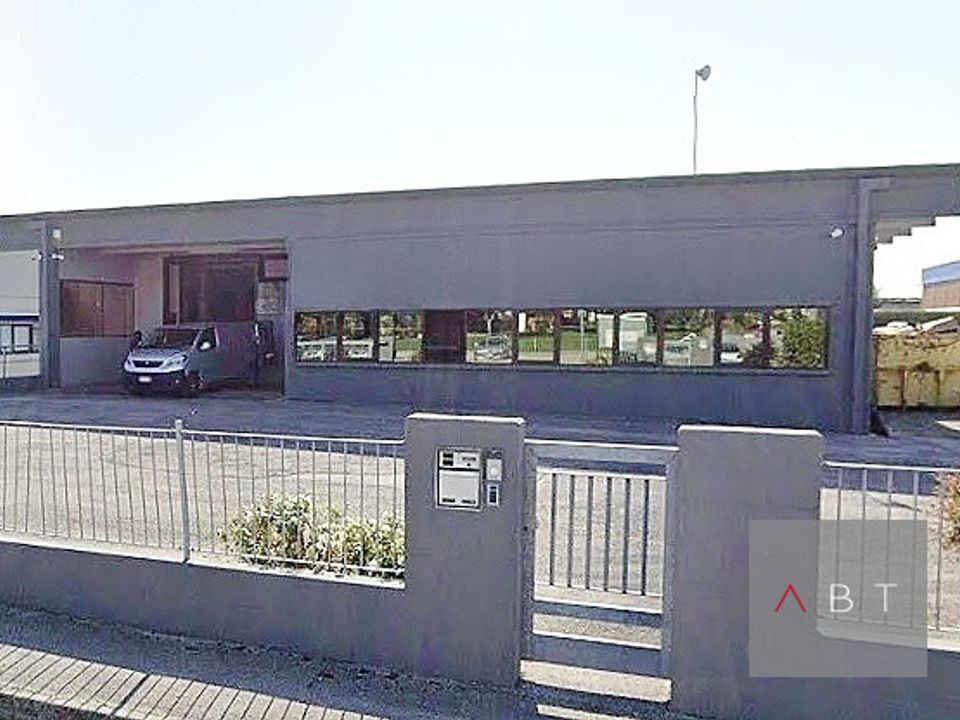 L'establiment comercial a Caerano di San Marco, Treviso - foto 1