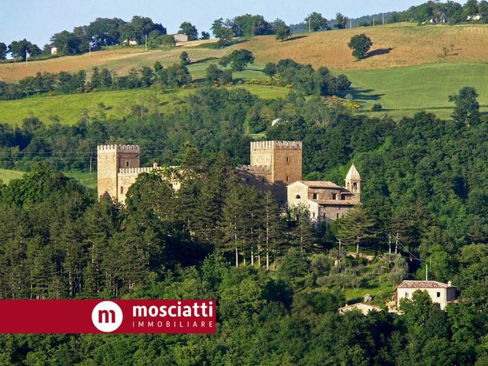 Erhvervsejendom i Camerino, Macerata - foto 3