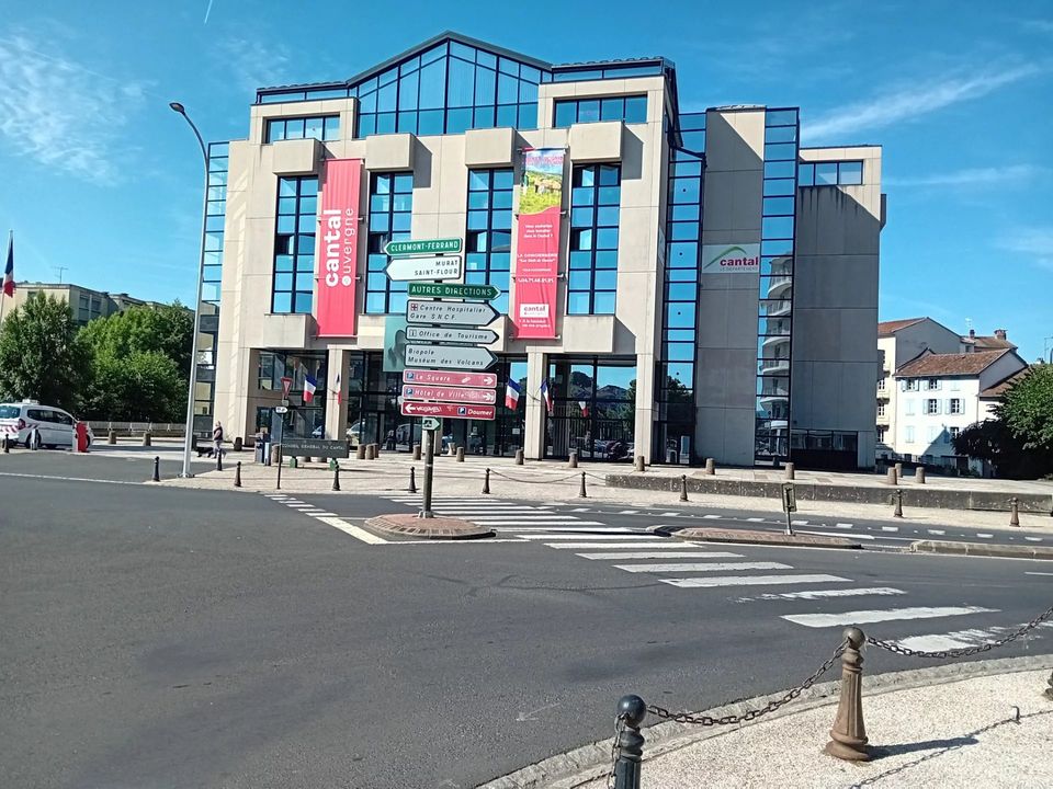 Erhvervsejendom i Aurillac, Cantal - foto 1