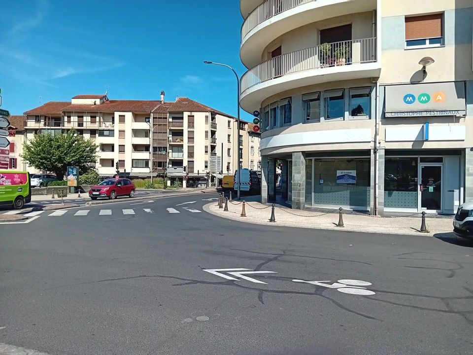 Erhvervsejendom i Aurillac, Cantal - foto 2