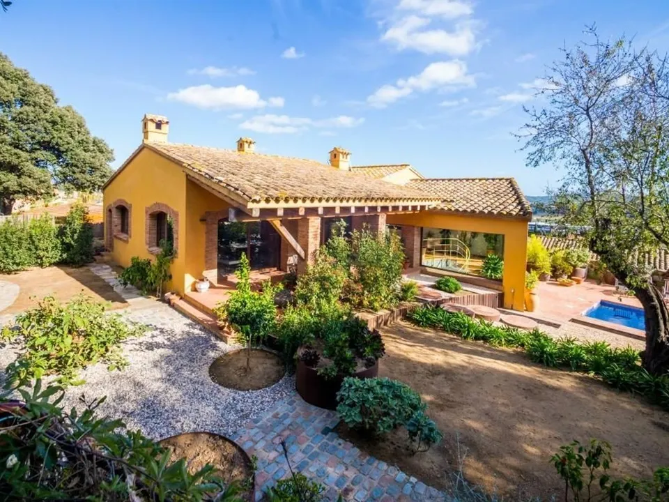Villa i Mont-Ras, Gerona - foto 1