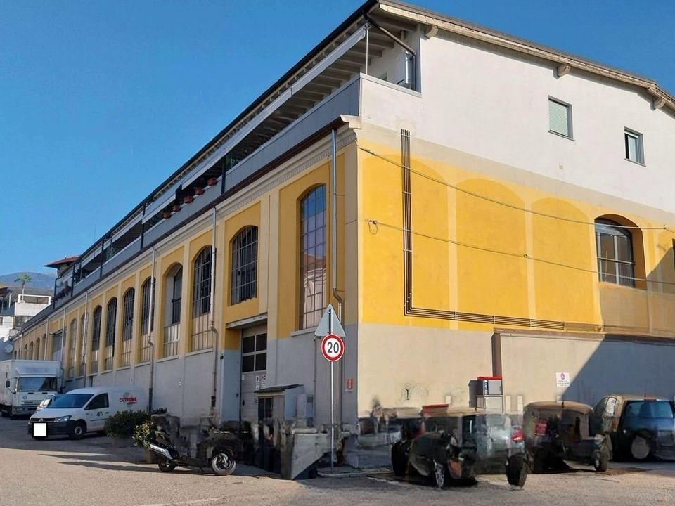 Erhvervsejendom i Verbania, Verbano Cusio Ossola - foto 1
