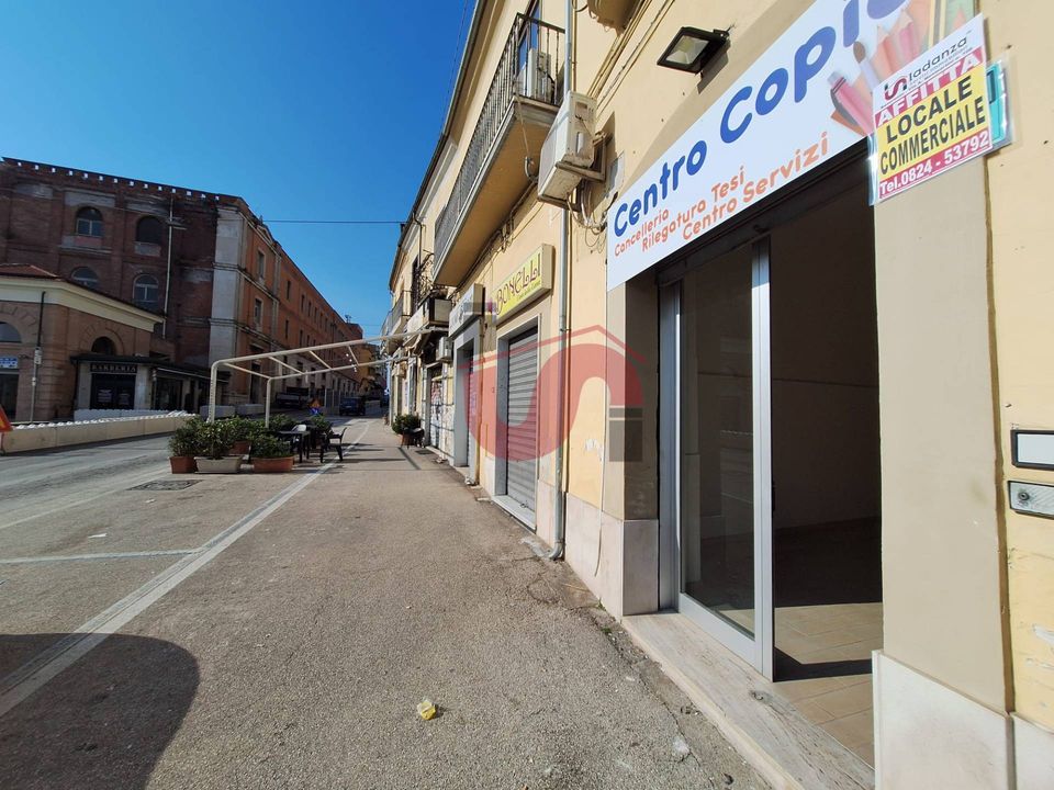 Erhvervsejendom i Benevento, Benevento - foto 3