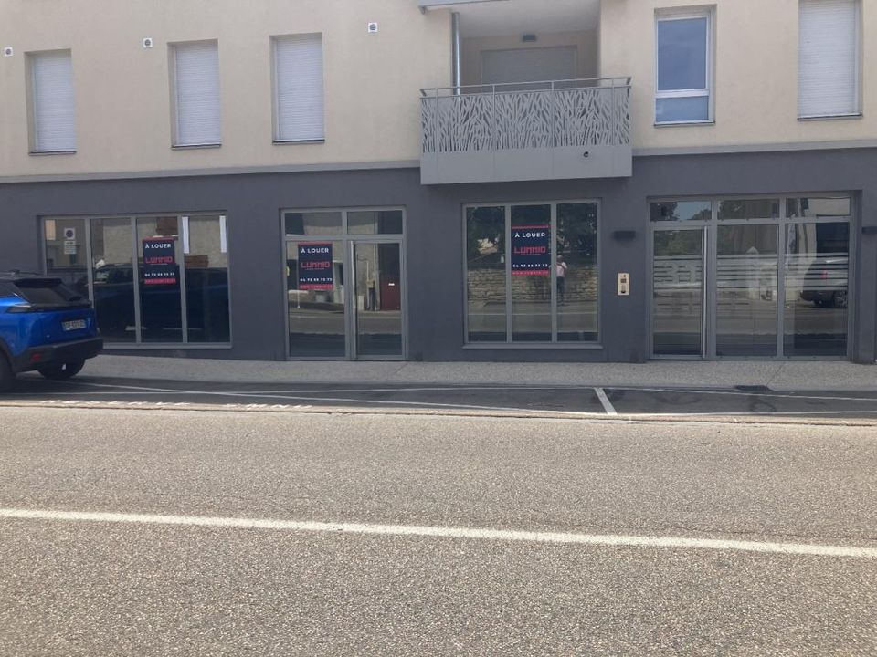Erhvervsejendom i Saint-Bonnet-de-Mure, Rhone - foto 1