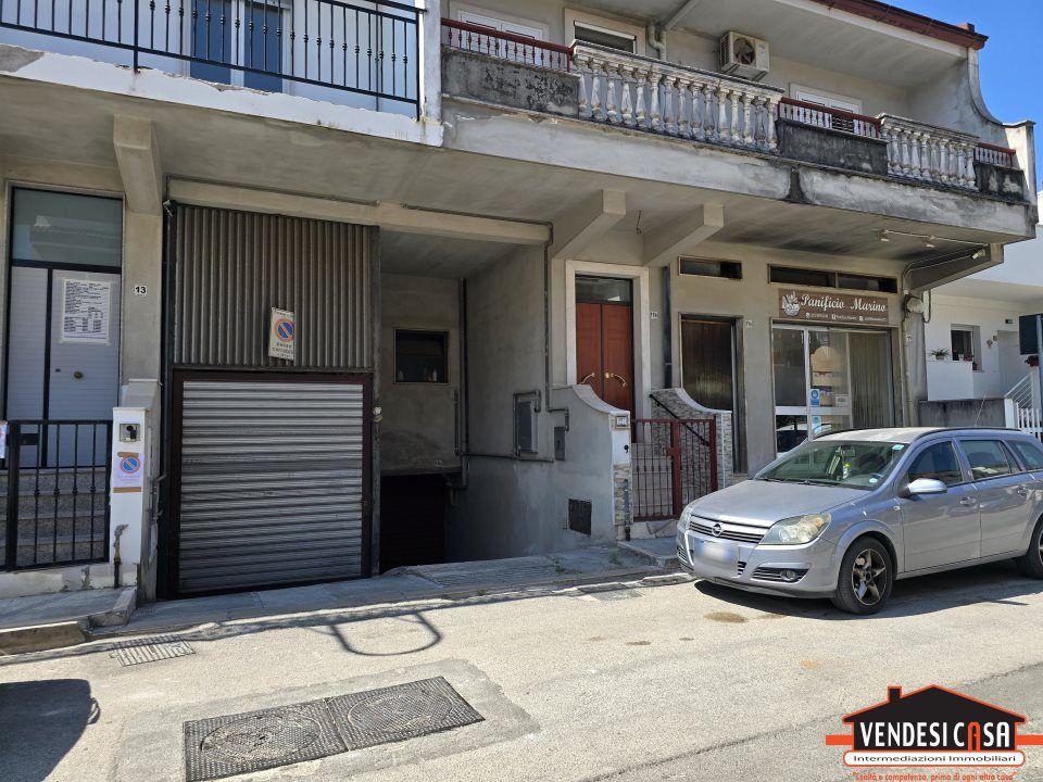 Parkeringsplads i Adelfia, Bari - foto 2