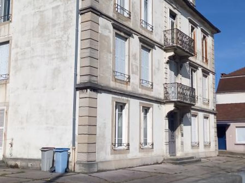 Erhvervsejendom i Lons-le-Saunier, Jura - foto 1