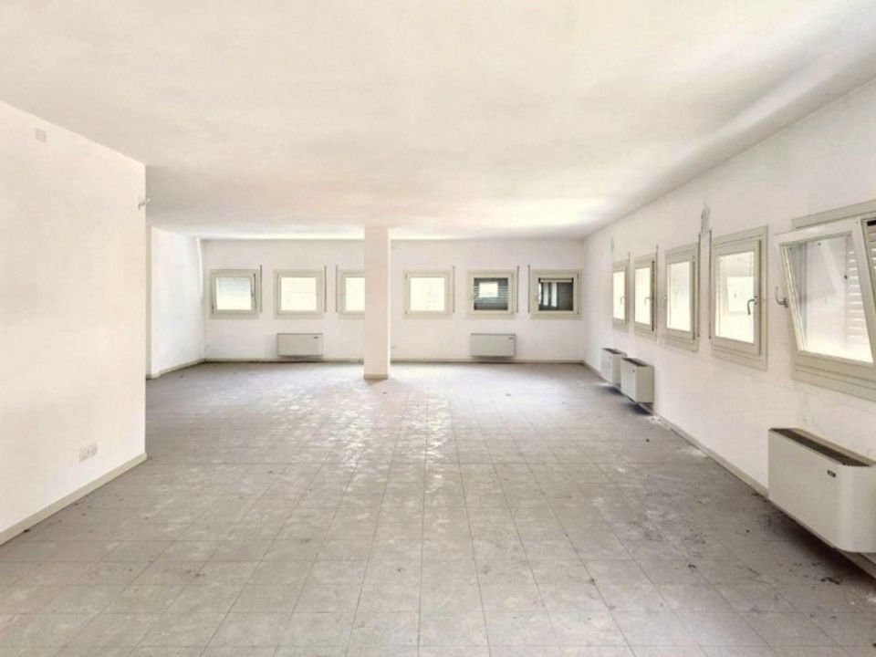Erhvervsejendom i Chiampo, Vicenza - foto 1