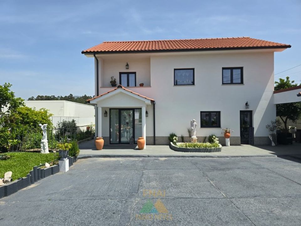 Villa a Arcos de Valdevez, Viana do Castelo - foto 1