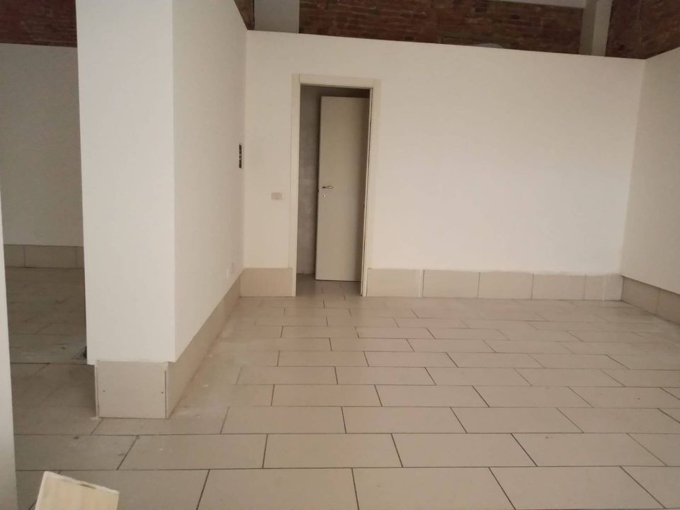 Commercial property in Pontedera, Pisa - photo 5