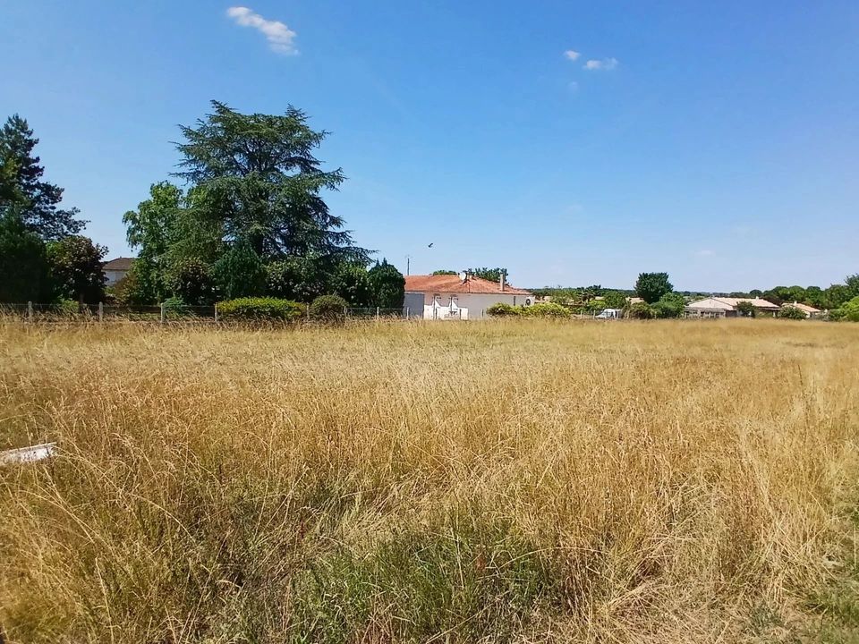 Helårsgrund i Moulidars, Charente - foto 1