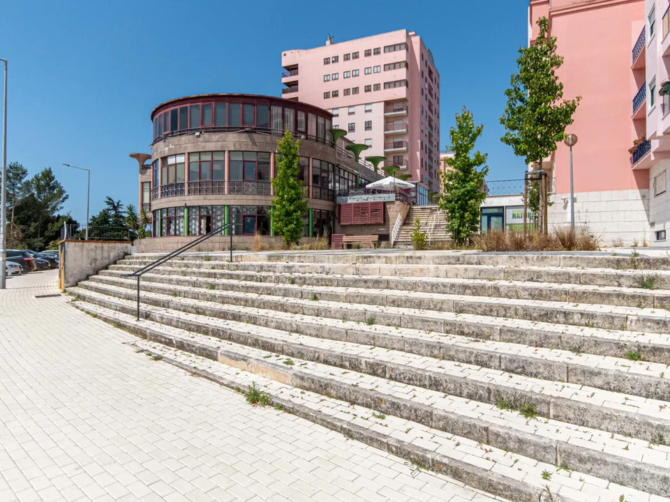 Erhvervsejendom i Amadora, Lisbon - foto 1