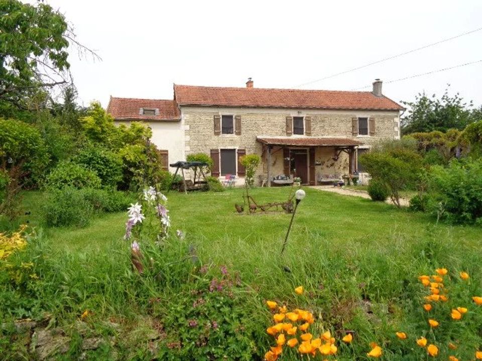 Casa de poble a Brioux-sur-Boutonne, Deux-Sevres - foto 1