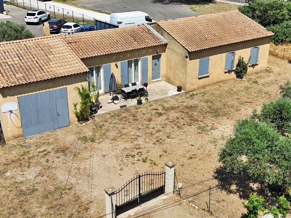 Villa i Sainte-Cecile-les-Vignes, Vaucluse - bilde 1