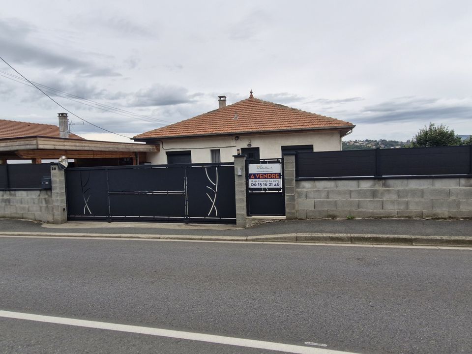 Landsbyhus i Saint-Genest-Lerpt, Loire - foto 2