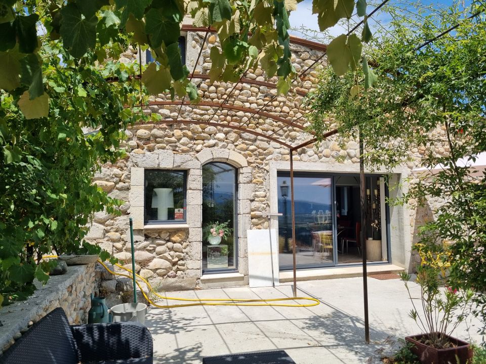 Villa a Mison, Alpes-de-Haute-Provence - foto 1