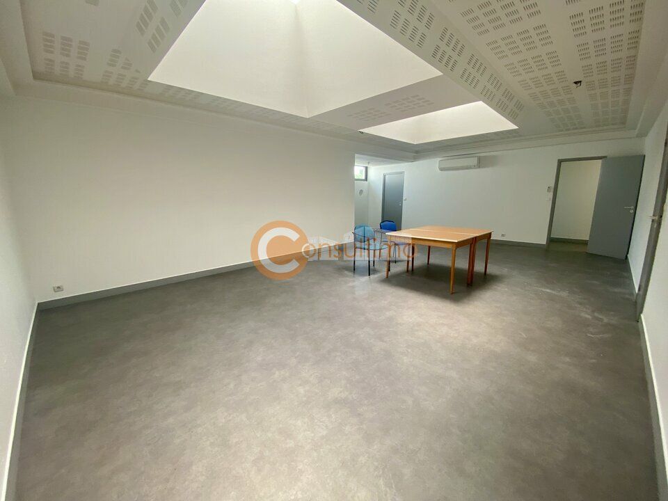 Erhvervsejendom i Artigues-pres-Bordeaux, Gironde - foto 1