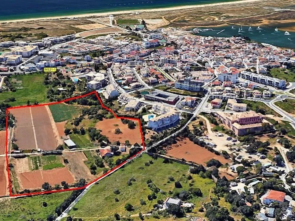 Helårsgrund i Alvor, Faro - foto 1