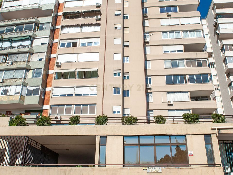 Parkeringsplads i Alges, Lisbon - foto 1