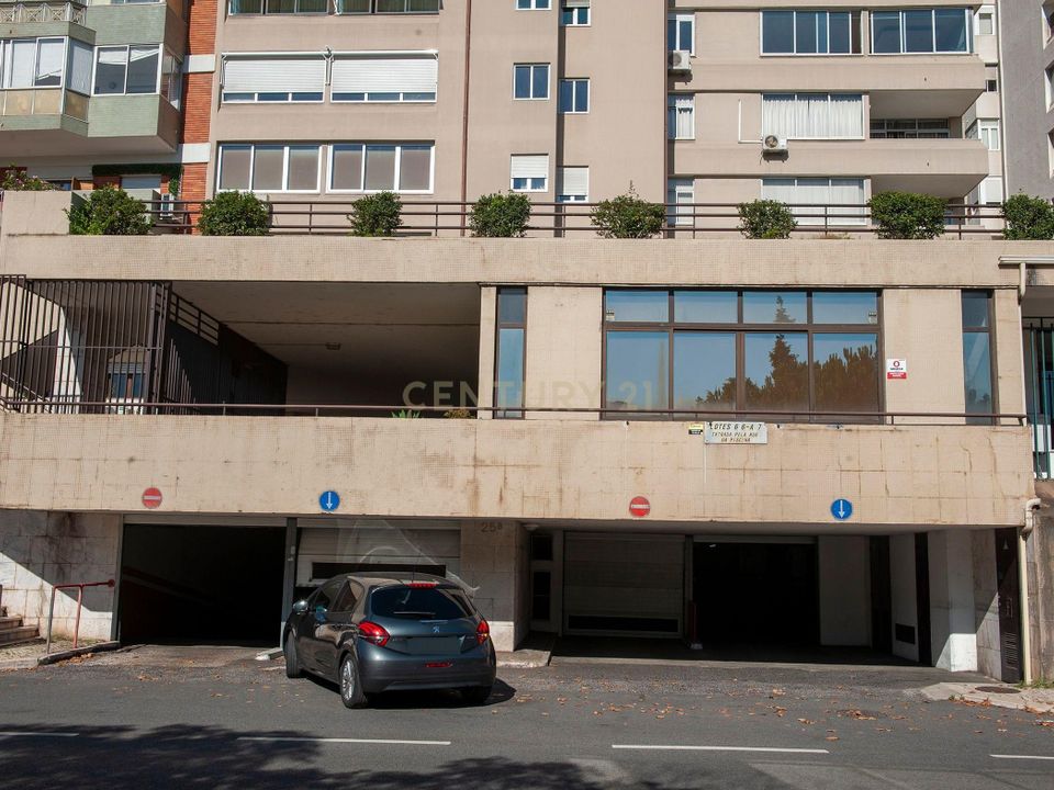 Parkeringsplads i Alges, Lisbon - foto 2