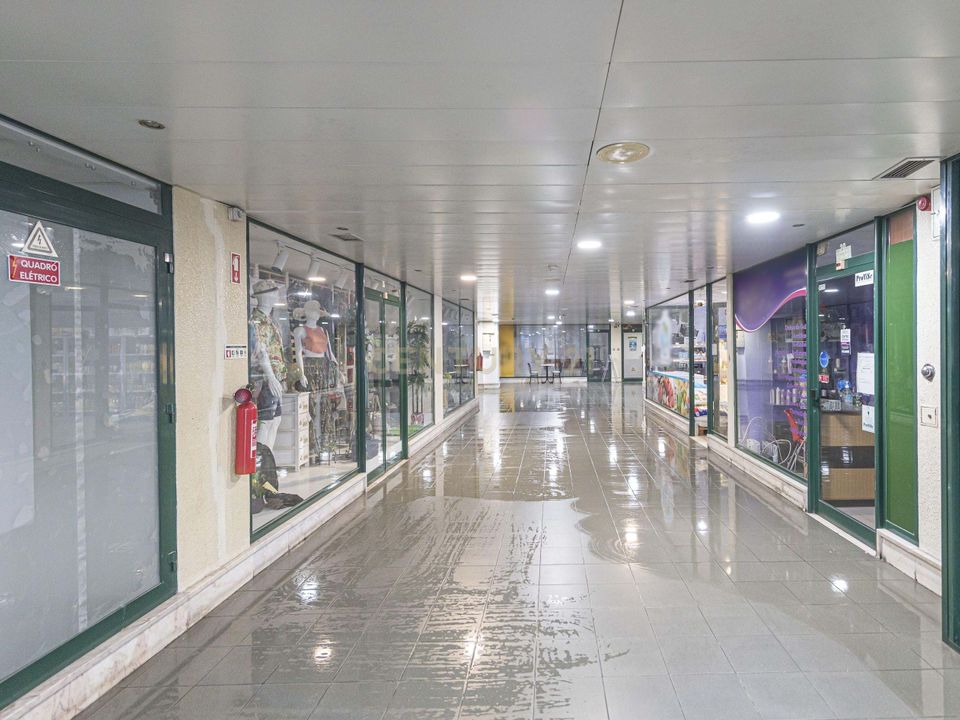 Erhvervsejendom i Cacem, Lisbon - foto 1