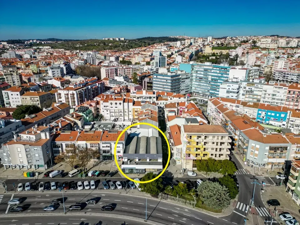 Erhvervsejendom i Amadora, Lisbon - foto 1