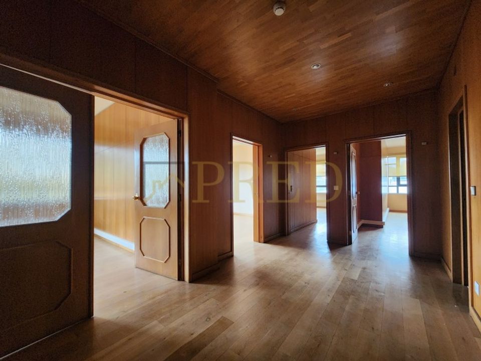 Erhvervsejendom i Pedroso, Porto - foto 2