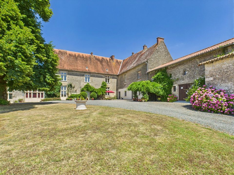 Villa a Saint-Hilaire-des-Loges, Vendee - foto 1