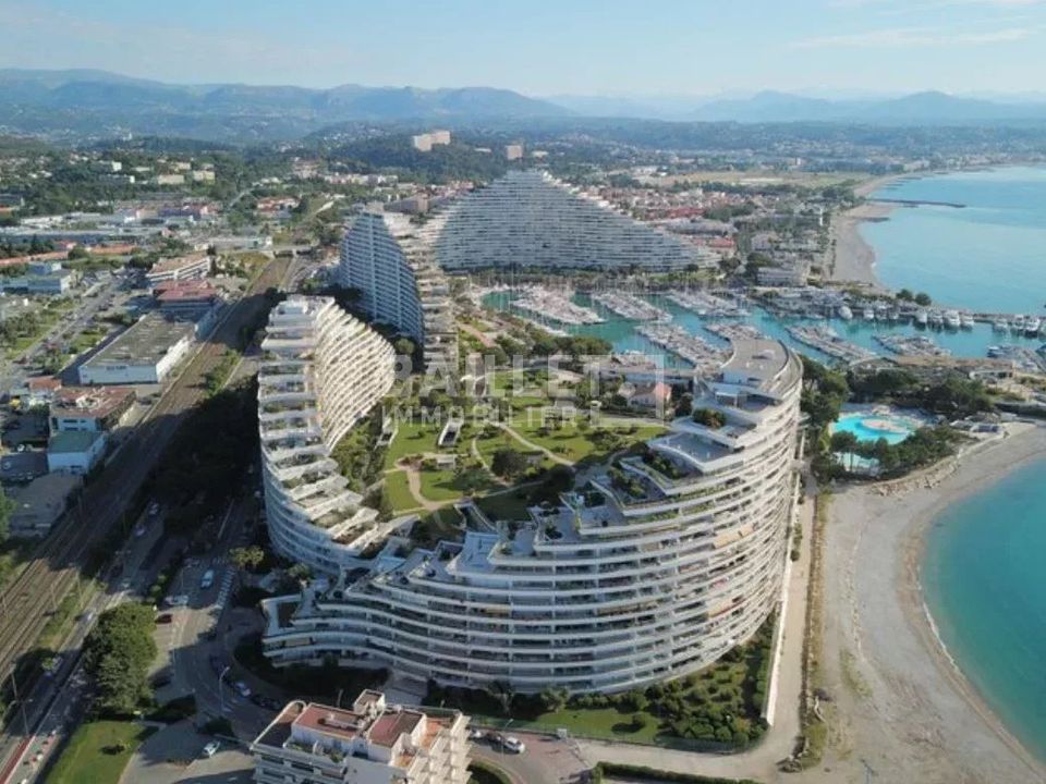 Erhvervsejendom i Villeneuve-Loubet, Alpes-Maritimes - foto 1