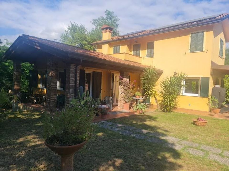 Villa i Castelnuovo Magra, La Spezia - foto 1