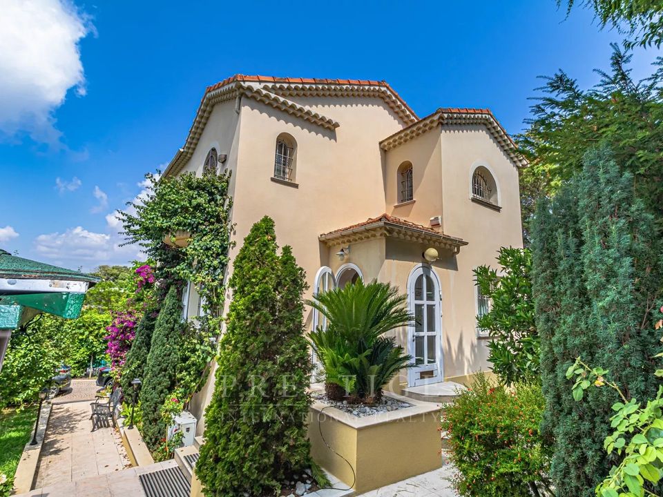 Villa i Antibes, Alpes-Maritimes - foto 1