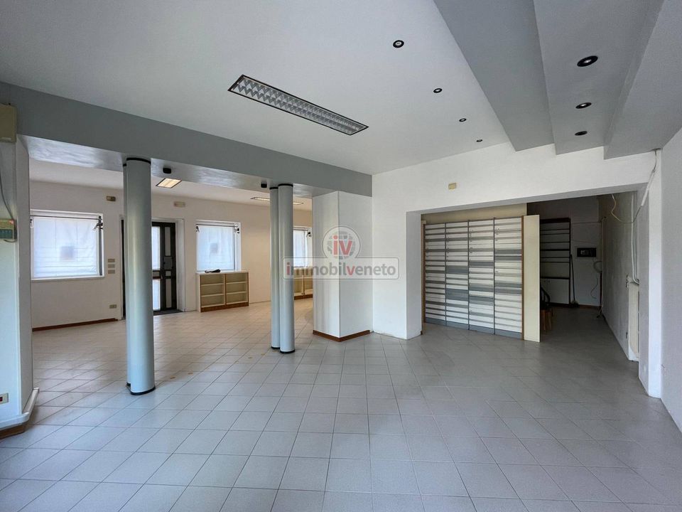 L'establiment comercial a Orgiano, Vicenza - foto 5